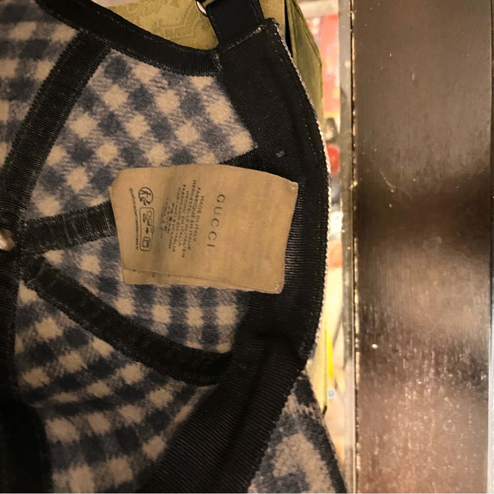 Gucci Luxury Navy Blue and Gray Logo Wool Cap ๐คฉ - Picture 4 of 11